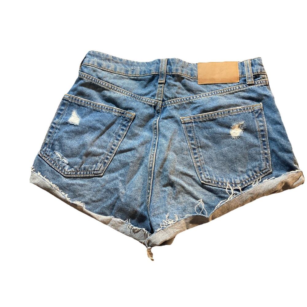 Divided by H&M Women's Denim Shorts Raw Hem Distressed Button Fly Size 6 - Picture 6 of 7